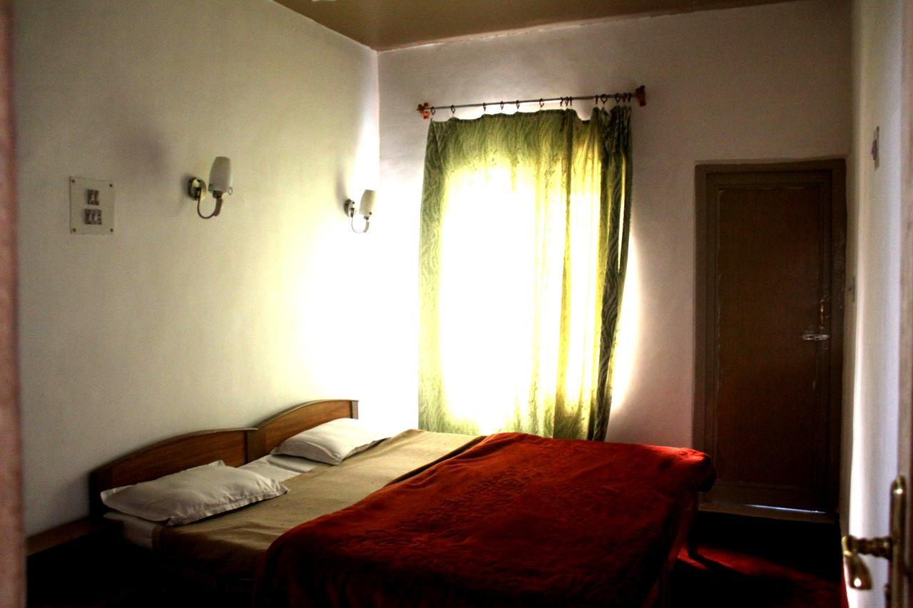Butterfly Hotel Srinagar  Exterior photo