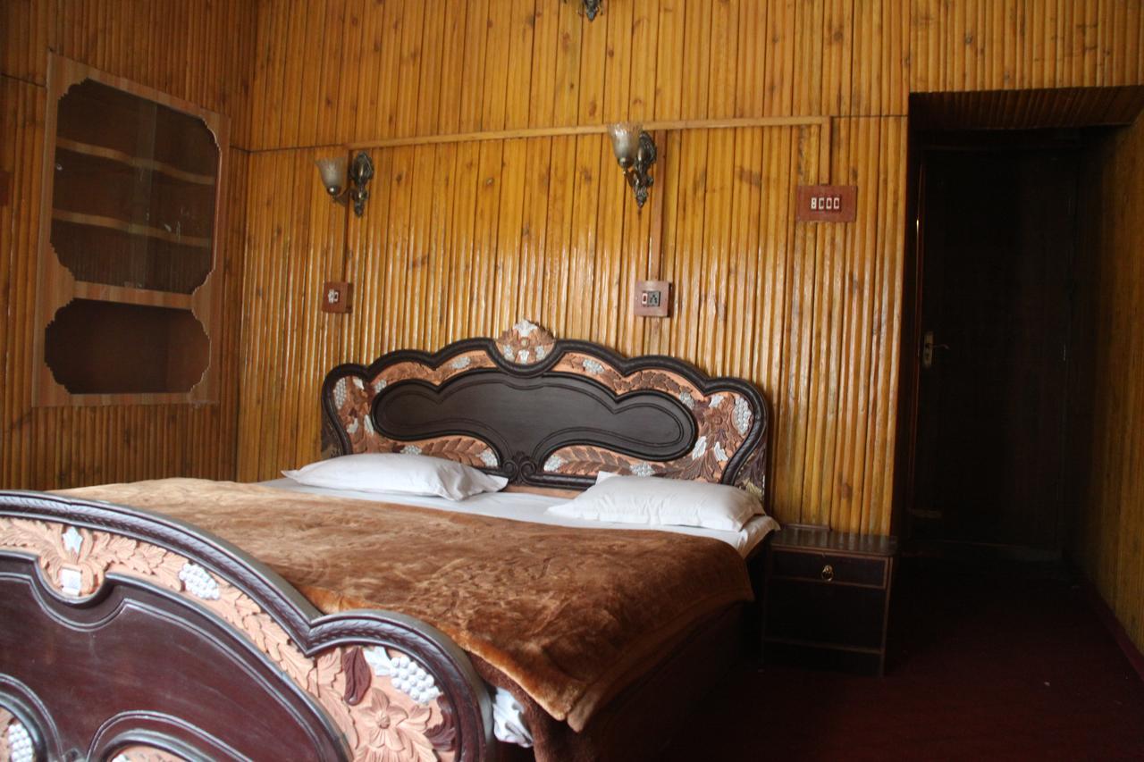 Butterfly Hotel Srinagar  Exterior photo